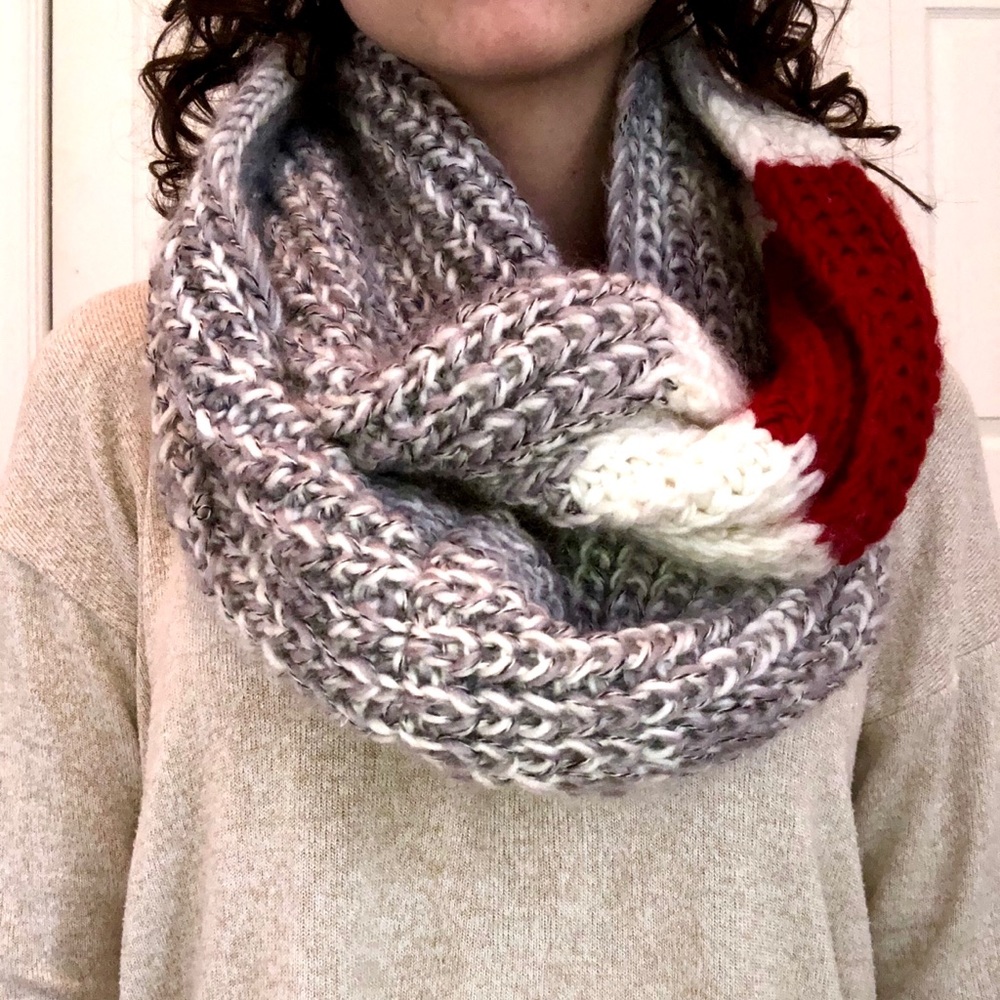 Grey/Red Knit scarf